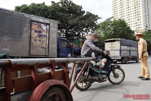 CSGT phối hợp Công an cấp xã xử lý xe ba bánh tự chế, xe chở hàng cồng kềnh