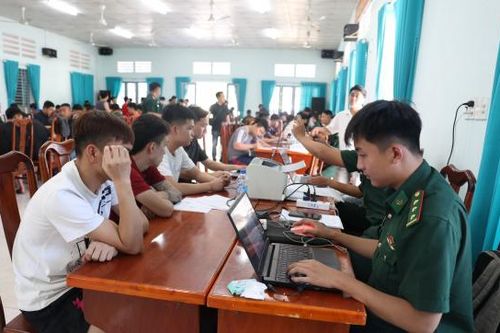 Công an Tây Ninh tiếp nhận 110 công dân Việt Nam do Campuchia trao trả