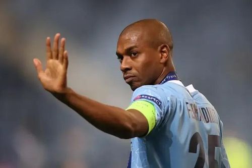 Tiền vệ Fernandinho giải nghệ ở tuổi 40
