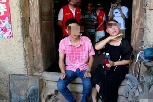 Cuộc đoàn tụ đẫm nước mắt của hai cha con sau 1 cú lừa ngoạn mục từ 31 năm trước