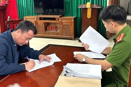 Nhận hối lộ khi làm sổ đỏ trái phép, nguyên cán bộ địa chính xã Trịnh Văn Minh bị khởi tố