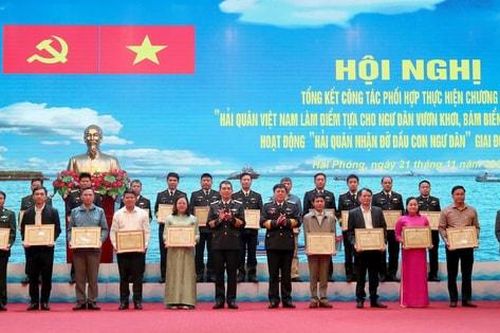 Quân chủng Hải quân khen thưởng 77 cá nhân và tập thể