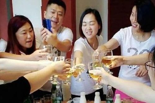 Họp lớp 10 năm: Cuộc đời của những học sinh từng ở top đầu khiến cả lớp choáng váng