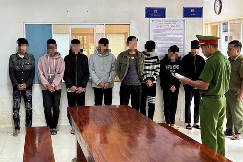 Khởi tố nhóm thanh thiếu niên mang hung khí gây rối trong đêm