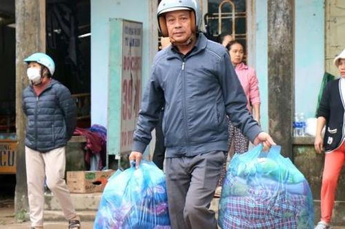 Người dân Huế gửi nhu yếu phẩm vào tâm lũ Đắk Lắk dù vừa trải qua 4 đợt lũ
