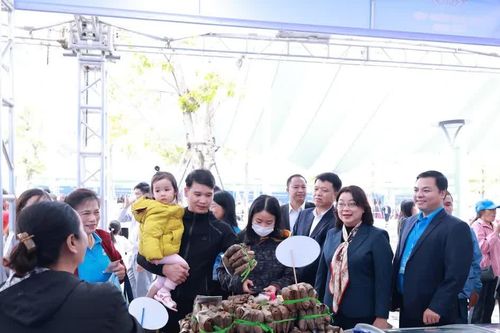 Khai mạc Hội chợ hàng Việt với nhiều ưu đãi dành cho công nhân, người lao động Thủ đô