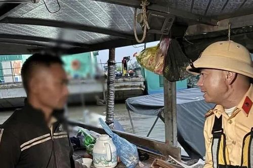 Hải Phòng: xử lý 4 trường hợp khai thác trái phép thủy sản bằng điện trên sông Cấm