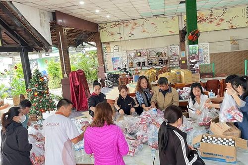 Khánh Hòa: Cứu trợ các vùng ngập nặng, địa hình chia cắt