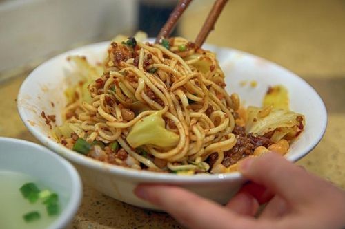 Hương vị đường phố của mì cay Trùng Khánh chinh phục thế giới