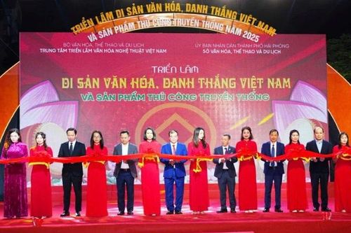 Khai mạc Triển lãm 'Di sản văn hóa, danh thắng Việt Nam và sản phẩm thủ công truyền thống năm 2025'