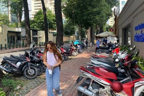 Thành phố Hồ Chí Minh chính thức dừng thu phí sử dụng vỉa hè