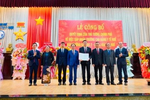 Công bố Quyết định sáp nhập Trường cao đẳng Y tế Huế vào Trường đại học Y-Dược Huế