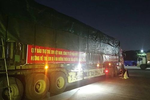 Hỗ trợ trẻ em Khánh Hòa bị ảnh hưởng bởi mưa lũ