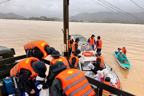 Tỏa sáng phẩm chất Bộ đội Cụ Hồ trong lũ dữ