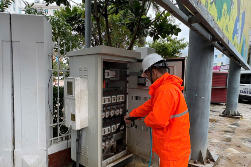 Hơn 881.000 khách hàng miền Trung - Tây Nguyên được cấp điện trở lại sau ngập lụt