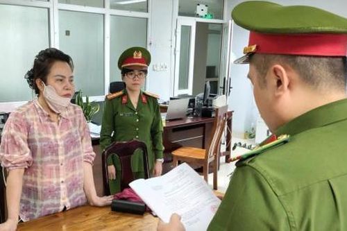 Bắt tạm giam 'bà đồng' dựng chuyện âm binh để rút ví 'con nhang'