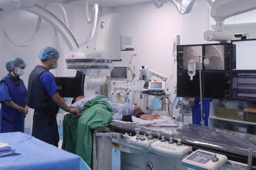 Chuyên gia đầu ngành cập nhật xu hướng, thành tựu và 'cầm tay chỉ việc' can thiệp mạch vành