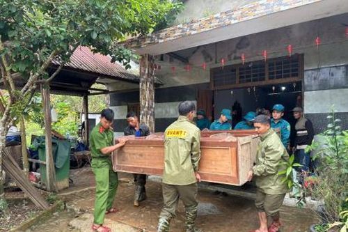 Công an xã A Vương chủ động phối hợp di dời khẩn cấp các hộ dân trước nguy cơ sạt lở tại thôn Bhloóc