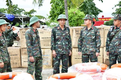 Bộ Tư lệnh TPHCM khẩn trương hỗ trợ Khánh Hòa vật tư cứu hộ