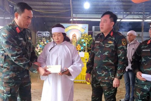 Quân khu 7 thăm, hỗ trợ các gia đình có nạn nhân tử vong do thiên tai tại Lâm Đồng