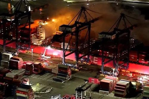 Mỹ: Cháy tàu gây nổ lớn tại cảng San Pedro