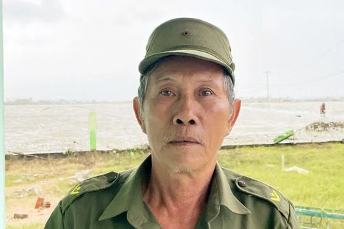 Xem xét khen thưởng người kịp thời cứu sống thanh niên giữa lũ dữ