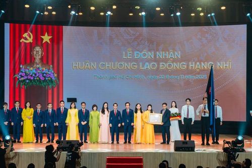 Trường ĐH Văn Lang kỷ niệm 30 năm thành lập, nhận Huân chương Lao động hạng Nhì