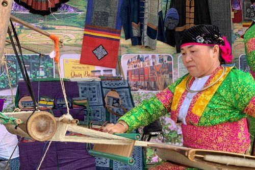 Giữ 'hồn' lanh sống mãi với văn hóa Mông