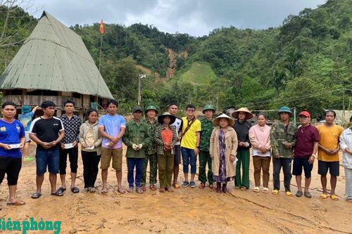 Chuyến xe đong đầy tình người về nơi bão lũ