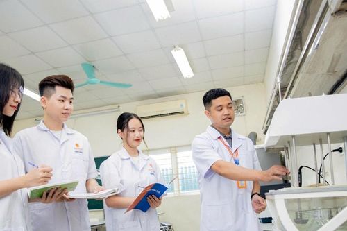 Lo ngại '15 điểm đỗ bác sĩ': Những 'chốt chặn' nào kiểm soát chất lượng đào tạo ngành y?
