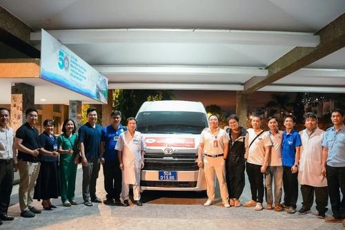 Bệnh viện Thống Nhất chi viện y tế khẩn cấp cho người dân vùng lũ Khánh Hòa