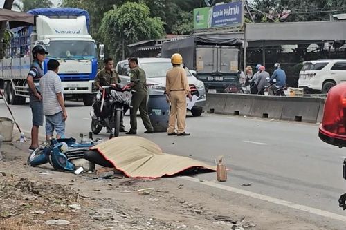 Va chạm xe ben, 2 ông cháu thương vong trên đường về nhà
