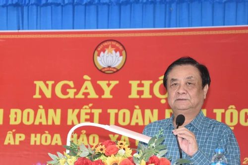 Phó chủ tịch Quốc hội Lê Minh Hoan dự Ngày hội Đại đoàn kết tại Đồng Tháp