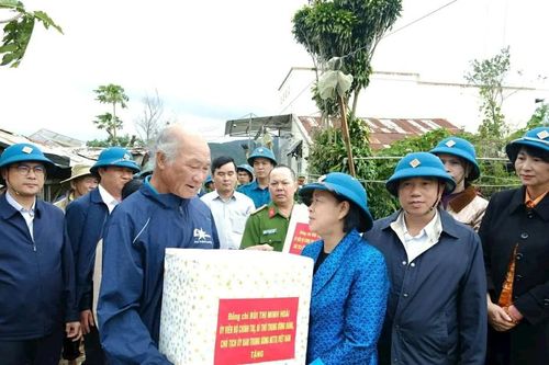 2.800 tỷ đồng hỗ trợ đồng bào khắc phục hậu quả do các cơn bão, lũ gây ra