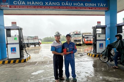 Nhân viên PVOIL dũng cảm cứu người trong lũ dữ ở Đắk Lắk