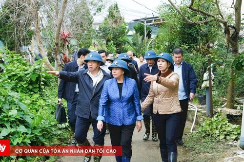 Chủ tịch Ủy ban Trung ương MTTQ Việt Nam thăm hỏi bà con vùng lũ