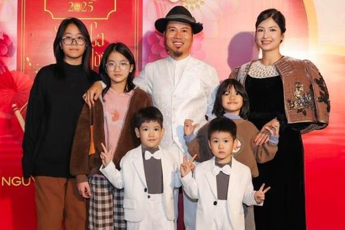 Cận cảnh căn nhà bạc tỷ của nghệ sĩ Vượng Râu và vợ kém 5 tuổi