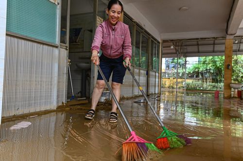 Nhói lòng cảnh ngập bùn đất ở ngôi trường 'rốn lũ' Tây Nha Trang sau 5 ngày lụt lịch sử
