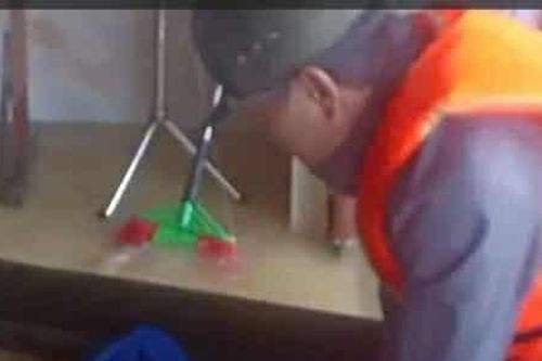 Phút cứu người đàn ông chới với giữa dòng nước lũ của tổ phó an ninh trật tự thôn