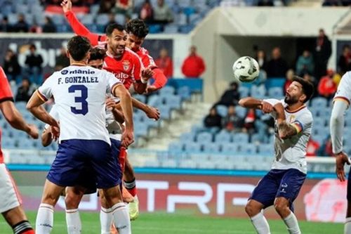 Benfica thắng Atletico CP 2-0 nhờ thay người của Mourinho
