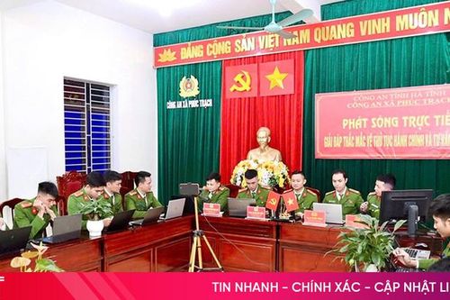 Công an xã Phúc Trạch tổ chức livestream hỗ trợ thủ tục hành chính