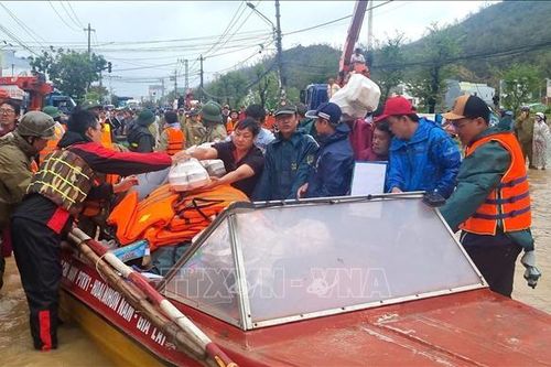 Cộng đồng quốc tế hỗ trợ Việt Nam khắc phục hậu quả thiên tai