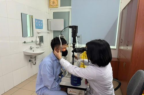 Chủ quan, nhiều người chấn thương mắt biến chứng nặng nề