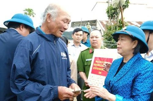 Chủ tịch Ủy ban Trung ương MTTQ Việt Nam thăm hỏi, động viên người dân vùng lũ Lâm Đồng