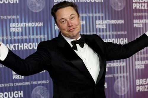 Grok 'nịnh chủ' tới bến, tuyên bố Elon Musk mạnh hơn cả Mike Tyson