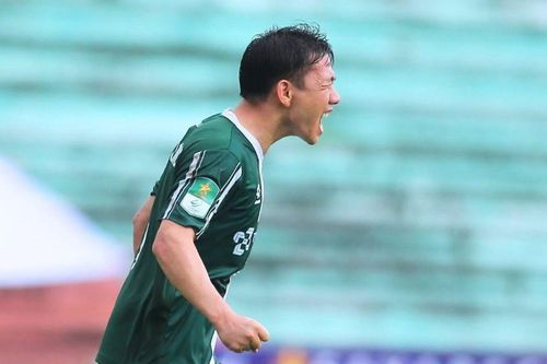 Tiền vệ Trần Minh Vương rực sáng