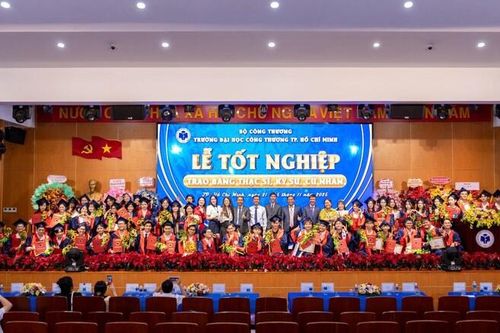 Đại học Công Thương TP.Hồ Chí Minh trao bằng tốt nghiệp cho hơn 3.000 tân khoa