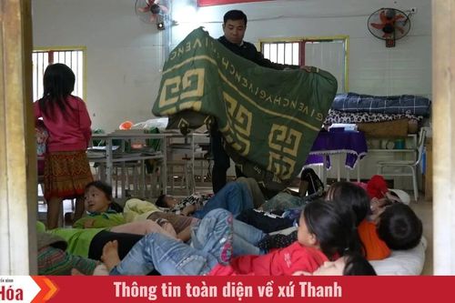 Những người thầy ở biên cương: Đi bộ vận động học sinh ra lớp, góp chiếc áo ấm cho trò nghèo...