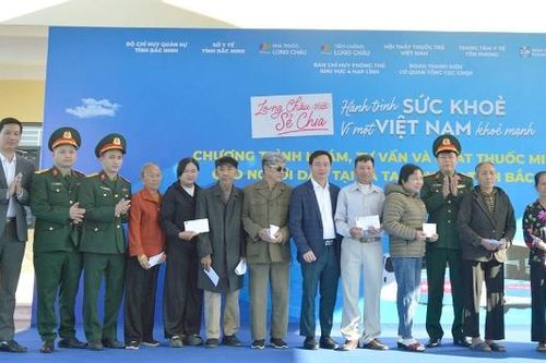 Bắc Ninh: Khám, cấp thuốc miễn phí, tặng quà 500 người dân thôn Vọng Nguyệt