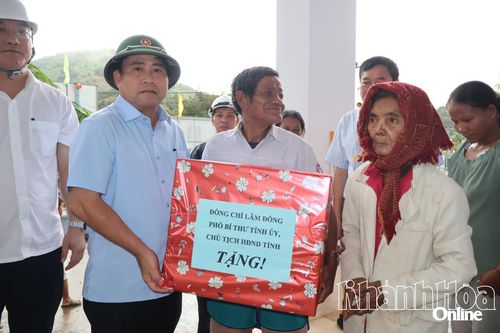 Phó Bí Thư Tỉnh ủy Lâm Đông kiểm tra tình hình khắc phục mưa lũ, sạt lở ở các xã khu vực Khánh Sơn